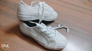 White sneakers brandnew, get yourself trendy! size 5, uk