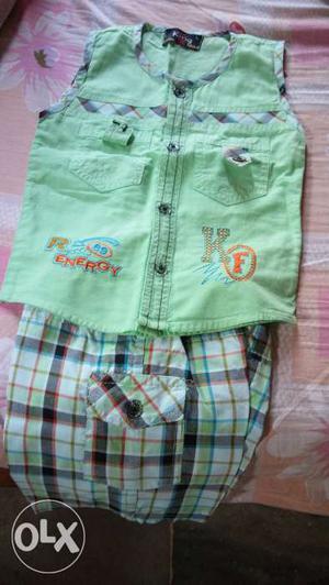 Without sleeves shirt n shorts set green in colour