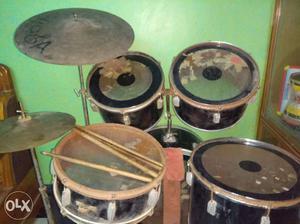 Black BCM drum kit, pls call me on 