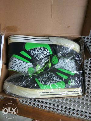 Dc Shoes... new...size 9