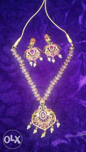 Gold-colored And Pink Necklace And Earrings Set