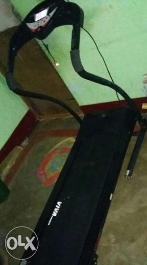 Motorized treadmill for sale it's in excellent