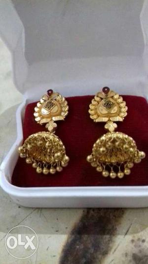 Women's Pair Of Gold Pendant Earrings With Box