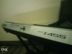 Yamaha PSR I455 keyboard
