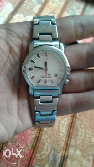 Fastrack 6 mnths old watch now showroom price  i wana