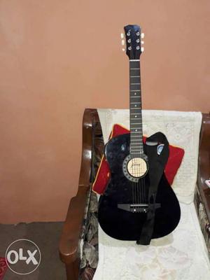 Good condition 6 string acoustic guitar... only