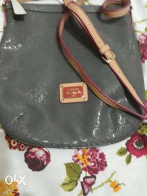 Guess Los Angeles new crossbody bag. Skin and pink colour