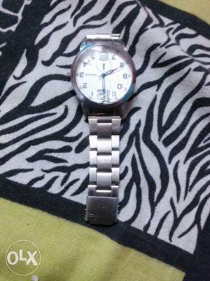 Hi guys i want to sell my watch