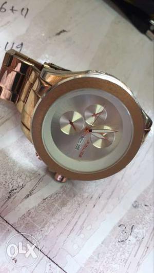 I want to sell this watch urgently plz contact me