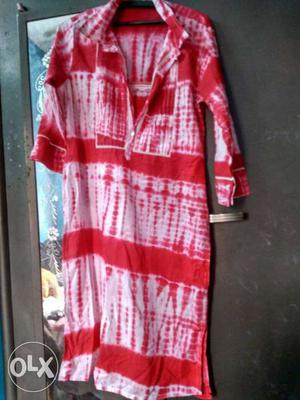Red one inported kurtis size L rs300. white top