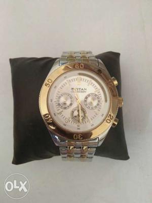 Round Silver-colored And Gold-colored Chronograph Watch With