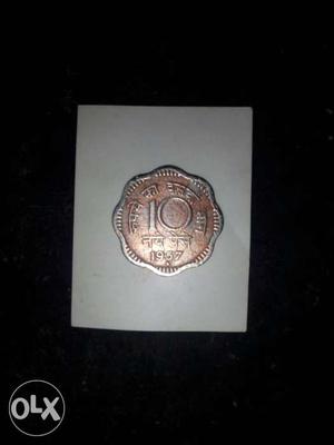 Scalloped 10 Silver-colored Coin