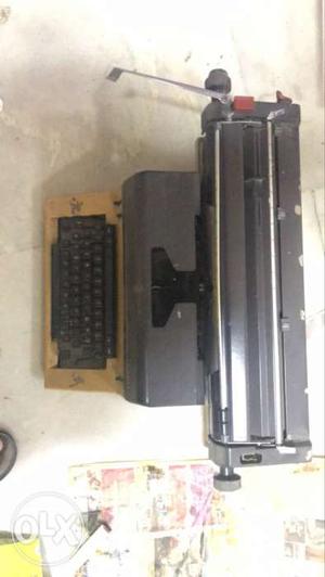 Type writer for sale