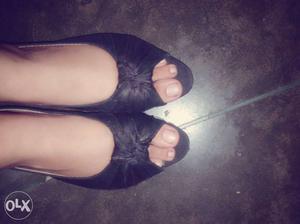 Women's Black Leather Peep-toe Flats