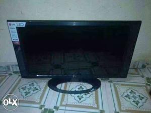 32" LG led black 1 year and 4 mnths old no