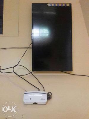 Black Flat Screen TV L e d New