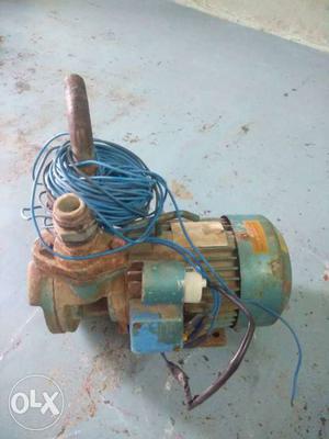 Blue And Brown DC Motor