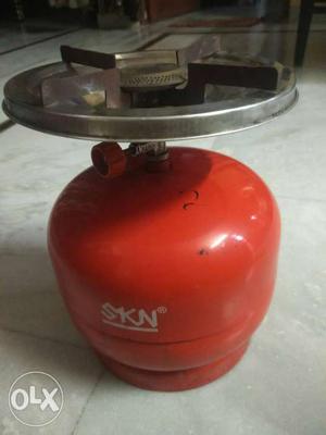 SKN brand single burner gas stove with 2 kg gas cylinder