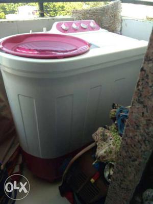 White And Purple Twin-tub Washing Machine