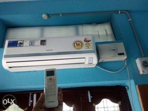 White Samsung Split Type Air Conditioner With Remote Control