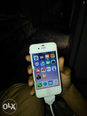 In dainamite condition iPhone 4s 16 GB charger
