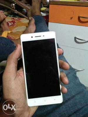 Oppo f1 in mint cndtn with cmplt box and