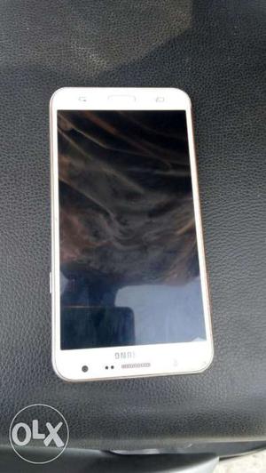Samsung j7 white,little display problem.