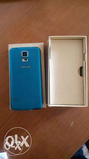 Samsung s5 blue in colour 99% condition look like