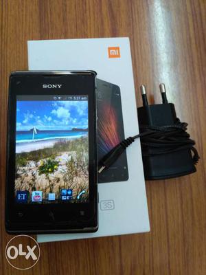 Sony Experia E single sim phone, with charger| 2