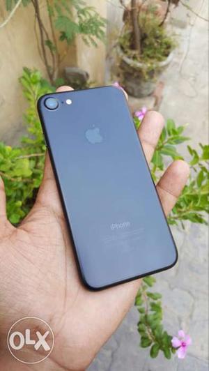 5 month old Apple iPhone 7 32gb 4G LTE black