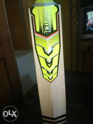 Adidas English willow bat in excellent condition