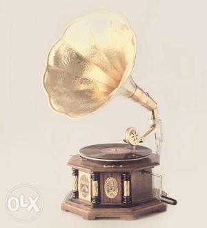 Gramaphone with record player ( triple five 898)