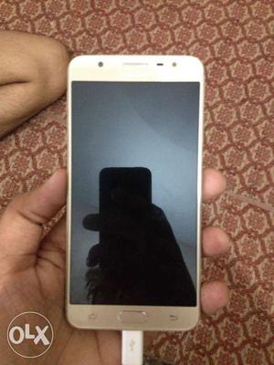 J7 prime 32 gb with full accessories 7 mnth warranty single