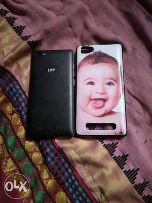 Lyf fleme8 no problam camera 8.5 1gb ram good