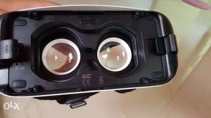 Oculus gear VR for s6 s7 s7 edge. It's new only 3 time used