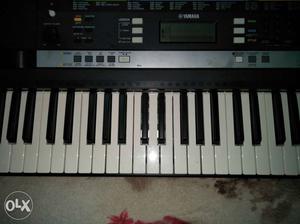 Yamaha keyboard, pakka conditon, with box and