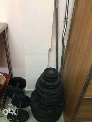 Gym equipments rubber plates of 80kgs, straight rod and a