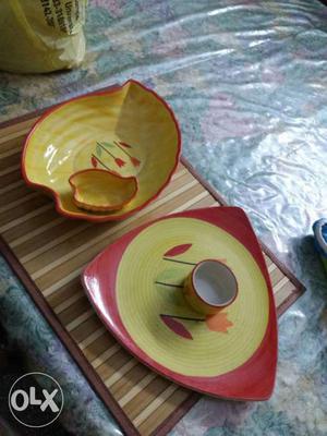 Red-and-yellow Sauce Bowl And Plates