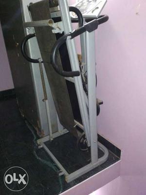 Want to sell manual walker. it has 1. stepper 2.