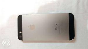 Apple i phone 5s in very good condition with all