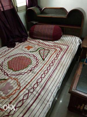 Diwan bed wid boxx size 6/4 sufficient storage n