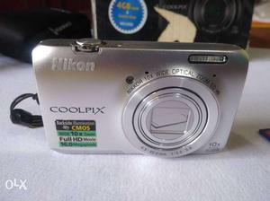 Nikon Coolpix S Digital Camera with 4 gb