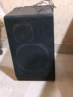 Set of 2 subwoofers...one is unused and other