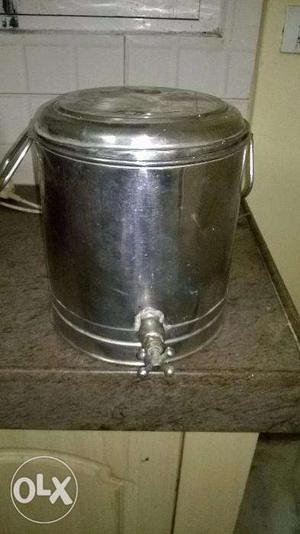 Stainless steel water drum with tap