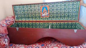 Veena box and it's in very good condition