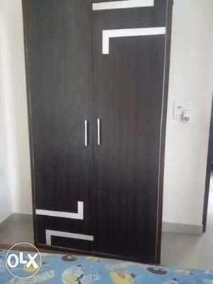 Wardrobe in good condition it has2 drawers locker