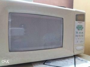 White Microwave Oven 30 Ltrs