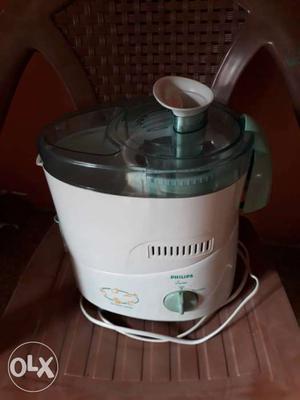 White Philips Juice Extractor