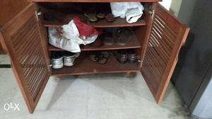 Wooden show rack in very good condition