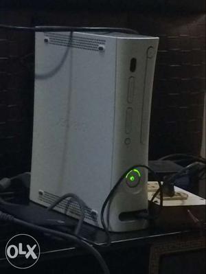 XBOX 360 arcade with harddisk with preloaded 10
